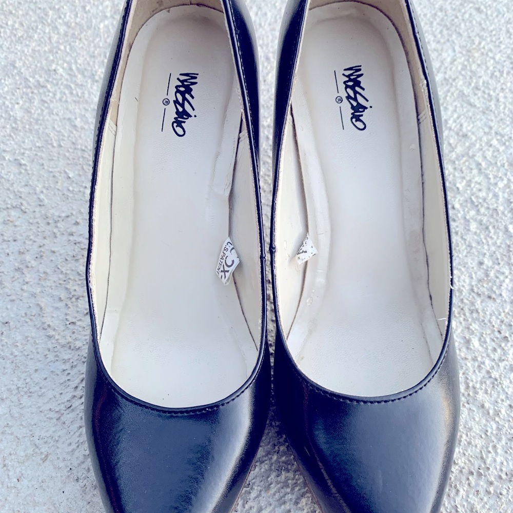 High Heel Pumps - Picture 3 of 8